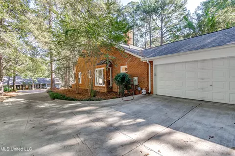 Exterior - 539 Dixton Dr, Brandon, MS 39047 photo 7 of 22