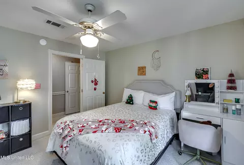 Bedroom - 539 Dixton Dr, Brandon, MS 39047 photo 7 of 11