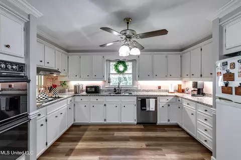 Kitchen - 539 Dixton Dr, Brandon, MS 39047 photo 1 of 9