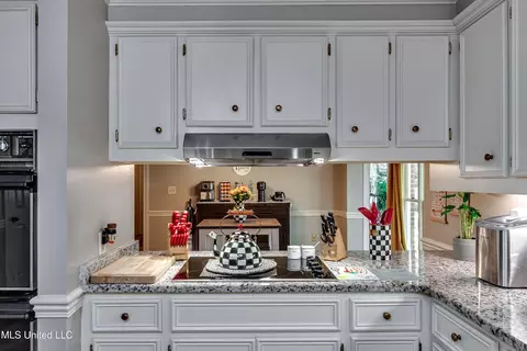 Kitchen - 539 Dixton Dr, Brandon, MS 39047 photo 5 of 9