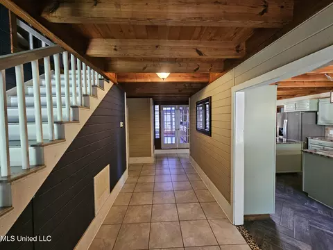 Entry Way - 4352 Pine Lake Dr, Terry, MS 39170 photo 2 of 5