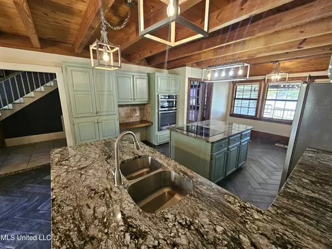 Kitchen - 4352 Pine Lake Dr, Terry, MS 39170 photo 4 of 5