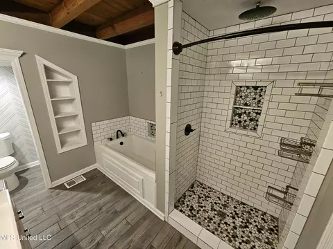 Bath - 4352 Pine Lake Dr, Terry, MS 39170 photo 2 of 4