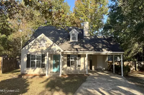992 Hamakua Ct, Diamondhead, MS 39525