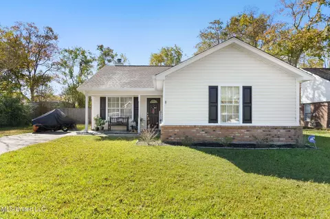 7 Harvest Ln, Gulfport, MS 39503