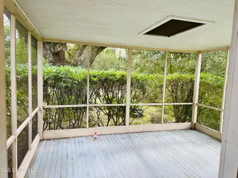 Exterior - 69 Linden Dr, Natchez, MS 39120 photo 3 of 12