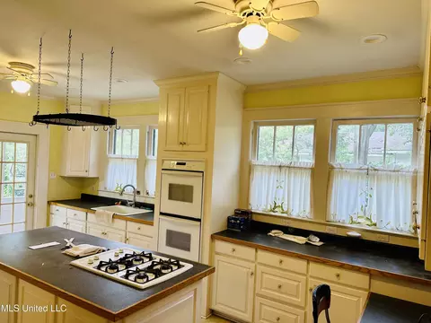 Kitchen - 69 Linden Dr, Natchez, MS 39120 photo 1 of 3