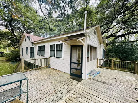 Exterior - 69 Linden Dr, Natchez, MS 39120 photo 5 of 12