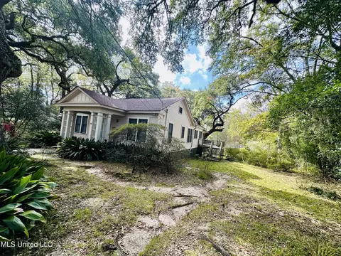 Exterior - 69 Linden Dr, Natchez, MS 39120 photo 10 of 12