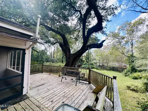 Exterior - 69 Linden Dr, Natchez, MS 39120 photo 6 of 12