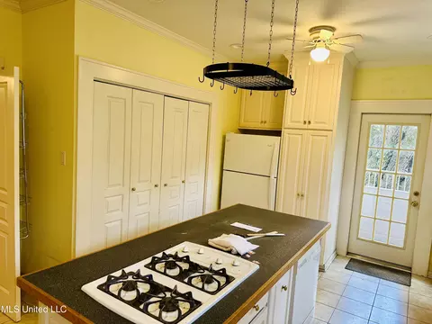 Kitchen - 69 Linden Dr, Natchez, MS 39120 photo 2 of 3