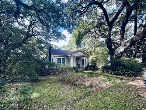 Exterior - 69 Linden Dr, Natchez, MS 39120 photo 2 of 12
