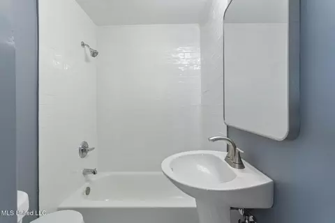 Bath - 1831 Howard St, Jackson, MS 39202 photo 4 of 4