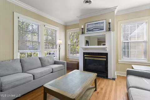 Living - 1831 Howard St, Jackson, MS 39202 photo 3 of 7