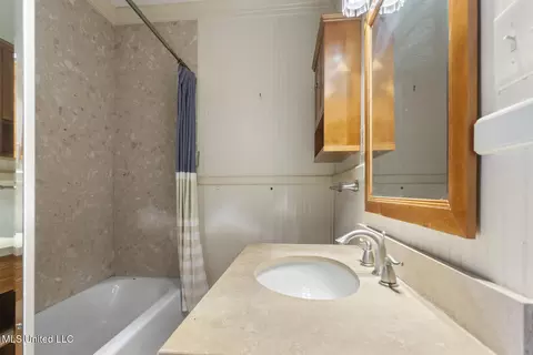 Bath - 1831 Howard St, Jackson, MS 39202 photo 1 of 4