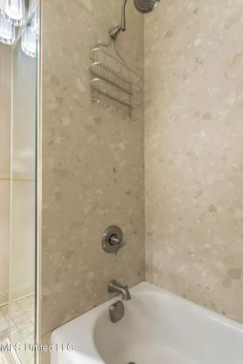 Bath - 1831 Howard St, Jackson, MS 39202 photo 2 of 4