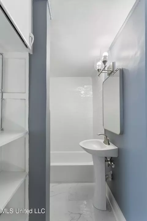 Bath - 1831 Howard St, Jackson, MS 39202 photo 3 of 4