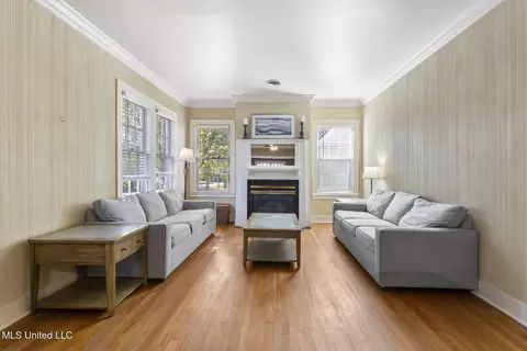 Living - 1831 Howard St, Jackson, MS 39202 photo 2 of 7