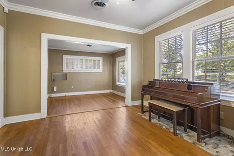 Living - 1831 Howard St, Jackson, MS 39202 photo 4 of 7