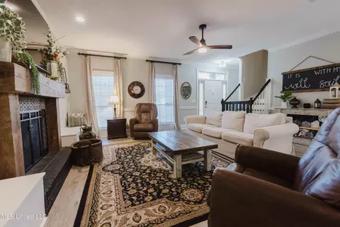 Living - 199 Mandarin Dr, Brandon, MS 39047 photo 1 of 3