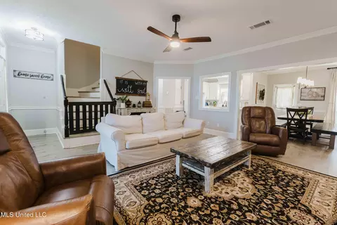 Living - 199 Mandarin Dr, Brandon, MS 39047 photo 3 of 3