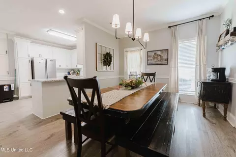 Dining - 199 Mandarin Dr, Brandon, MS 39047 photo 2 of 3