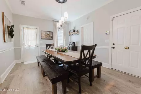 Dining - 199 Mandarin Dr, Brandon, MS 39047 photo 1 of 3
