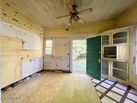 Entry Way - 160 Cherry St, Brookhaven, MS 39601 photo 2 of 2