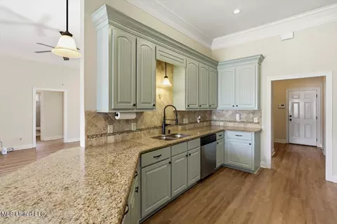 Kitchen - 1853 August Bnd, Madison, MS 39110 photo 4 of 4