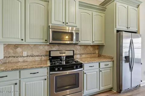 Kitchen - 1853 August Bnd, Madison, MS 39110 photo 3 of 4