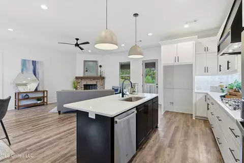 Kitchen - 221 Bronson Bnd, Flowood, MS 39232 photo 3 of 3