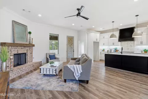 Living - 221 Bronson Bnd, Flowood, MS 39232 photo 1 of 2