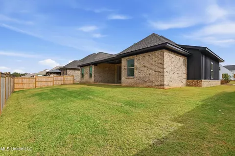 Exterior - 221 Bronson Bnd, Flowood, MS 39232 photo 5 of 9