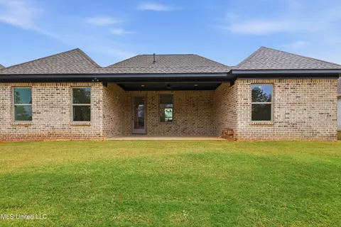 Exterior - 221 Bronson Bnd, Flowood, MS 39232 photo 4 of 9