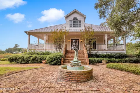 1401 Ladnier Rd, Gautier, MS 39553