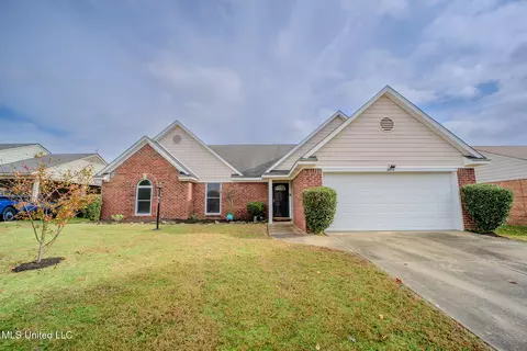 6144 Magnolia Lakes Dr, Olive Branch, MS 38654