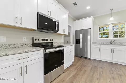 Kitchen - 137 Southern Hills Dr, Lucedale, MS 39452 photo 1 of 1
