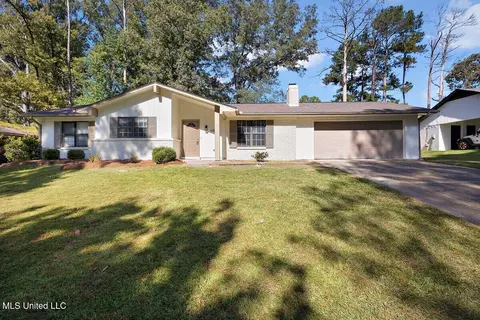 648 Briarcliff Cir, Jackson, MS 39212
