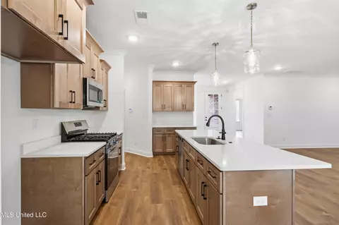 Kitchen - 1418 Crk Hvn Dr, Hernando, MS 38632 photo 2 of 2