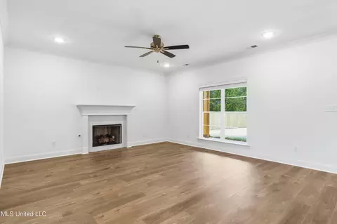 Living - 1418 Crk Hvn Dr, Hernando, MS 38632 photo 1 of 3