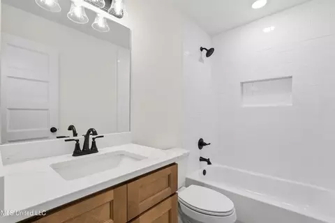 Bath - 1418 Crk Hvn Dr, Hernando, MS 38632 photo 4 of 4