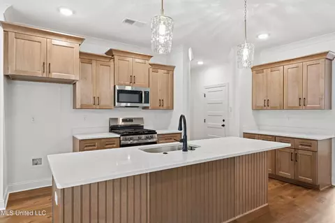 Kitchen - 1418 Crk Hvn Dr, Hernando, MS 38632 photo 1 of 2