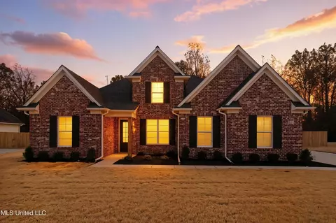 1418 Crk Hvn Dr, Hernando, MS 38632