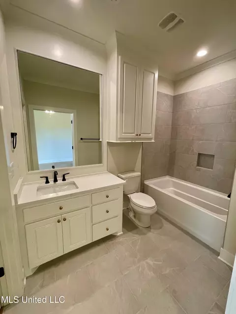 Bath - 372 Wellstone Pl, Madison, MS 39110 photo 2 of 9