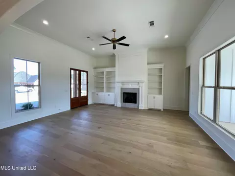 Living - 372 Wellstone Pl, Madison, MS 39110 photo 3 of 4
