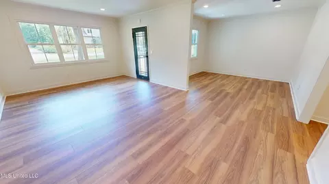 Living - 4257 Berlin Dr, Jackson, MS 39211 photo 2 of 4