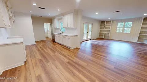 Living - 4257 Berlin Dr, Jackson, MS 39211 photo 4 of 4