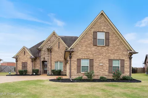6825 W Hawks Crossing Dr, Olive Branch, MS 38654
