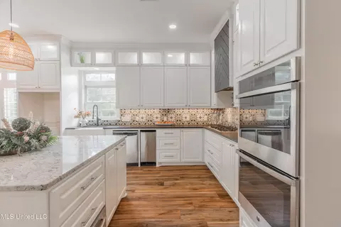 Kitchen - 118 Viewpointe Dr, Clinton, MS 39056 photo 5 of 8