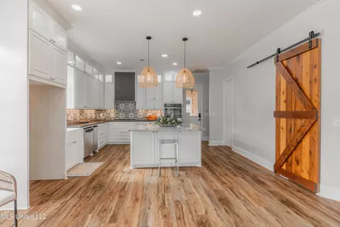 Kitchen - 118 Viewpointe Dr, Clinton, MS 39056 photo 2 of 8